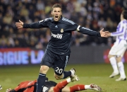 开云体育官网-总决赛之夜，浓眉在焦点战中证明自己