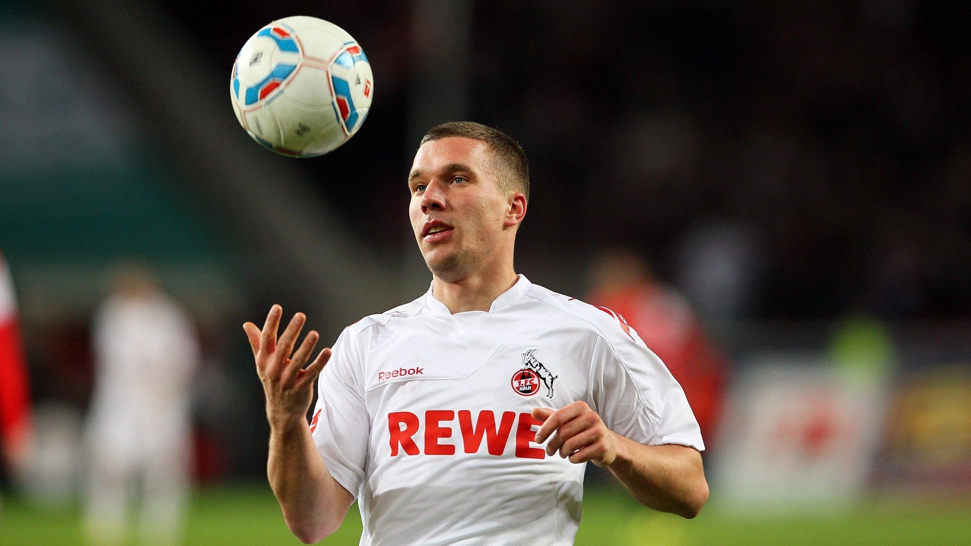 赛道与球场，范弗利特F1式接管助新疆险胜掘金